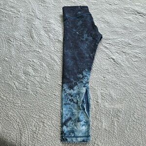 Lululemons Special edition Wunder under with Zipper pocket